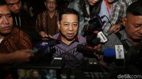 Setya Novanto menjawab pertanyaan wartawan.