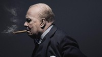 Poster Darkest Hour diubah menjadi bagaimana publik terkejut dengan penampilan Gary Oldman. (Dok. Schiznit)