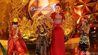 Penampilan Rossa diiringi dengan penampilan dayang-dayang cilik. Foto: Ismail/detikHOT