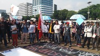 Foto: Pantauan detikcom di depan Gedung DPR, Jalan Gatot Subroto, Jakarta Selatan, Selasa (12/2/2018), aksi dimulai pukul 15.00 WIB. (Arief-detikcom)