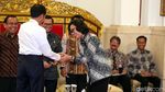Momen Jokowi Beri Selamat Kepada Menteri Terbaik Dunia
