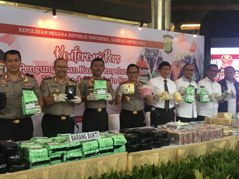 Polri Tembak Mati WN Malaysia Bandar 240 Kg Sabu di Mesin Cuci Polri Tembak Mati WN Malaysia Bandar 240 Kg Sabu di Mesin Cuci