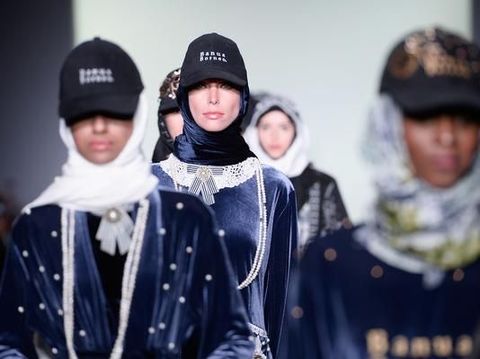 Vivi Zubedi Jadi Satu-Satunya Desainer Hijab di New York Fashion Week