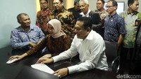 Bamsoet juga sempat meninjau bagian dalam klinik e-LHKPN (Foto: Lamhot Aritonang)