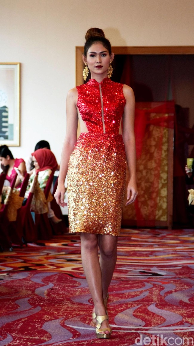 Fashion show Trilogy of Chinese Story’ karya tiga desainer Indonesia yakni Anaz, Yudhistira dan Yosep Sinudarsono yang memamerkan koleksi cheongsam di Pearl Chinese Restaurant,  JW Marriott Hotel Jakarta. Kamis [8/2/2018]. Foto: Mohamamd Abduh/Wolipop. Foto: Mohammad Abduh/Wolipop