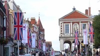 Setelah itu, pesta arak-arakan kemudian akan melewati High Street. 