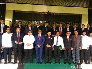 Menteri Lukman dan Menag Malaysia Bahas Produk Halal hingga Haji