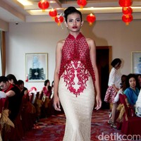 Fashion show Trilogy of Chinese Story’ karya tiga desainer Indonesia yakni Anaz, Yudhistira dan Yosep Sinudarsono yang memamerkan koleksi cheongsam di Pearl Chinese Restaurant,  JW Marriott Hotel Jakarta. Kamis [8/2/2018]. Foto: Mohamamd Abduh/Wolipop. Foto: Mohammad Abduh/Wolipop