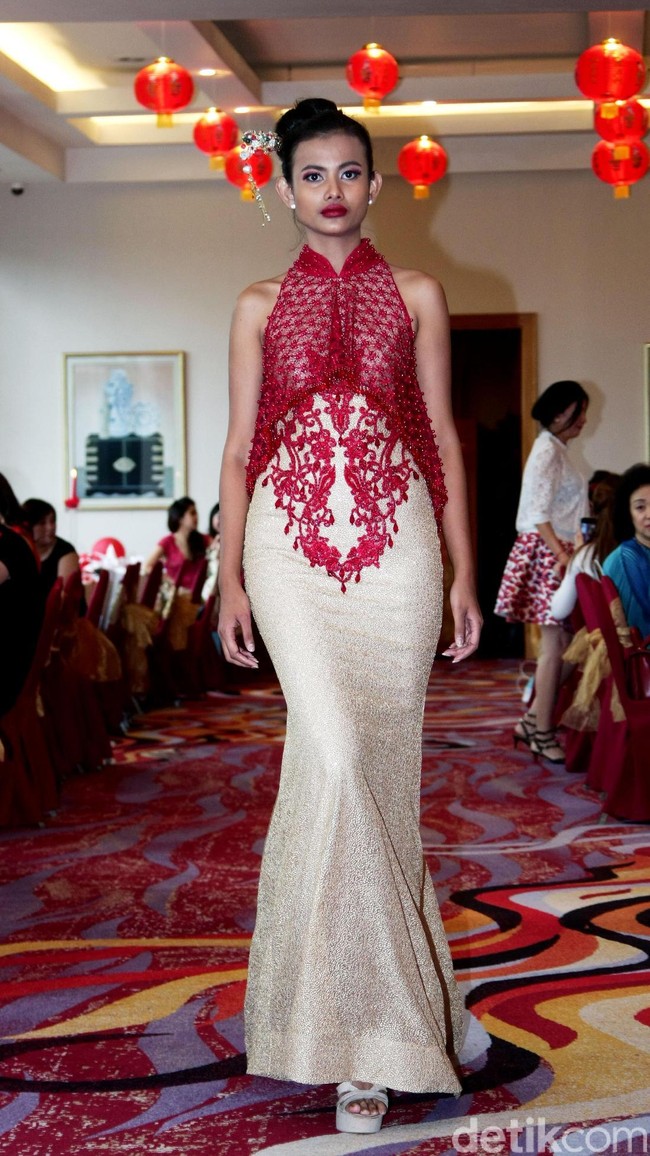 Fashion show Trilogy of Chinese Story’ karya tiga desainer Indonesia yakni Anaz, Yudhistira dan Yosep Sinudarsono yang memamerkan koleksi cheongsam di Pearl Chinese Restaurant,  JW Marriott Hotel Jakarta. Kamis [8/2/2018]. Foto: Mohamamd Abduh/Wolipop. Foto: Mohammad Abduh/Wolipop