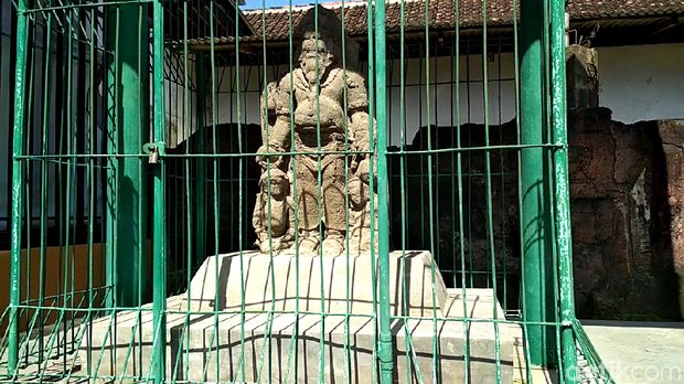 Pendopo Ronggohadinegoro Blitar/
