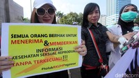 Massa meminta DPR membahas ulang RKUHP dengan pendekatan dekolonisasi, berdasarkan hak konstitusi warga negara dan pelibatan berbagai berpihak.