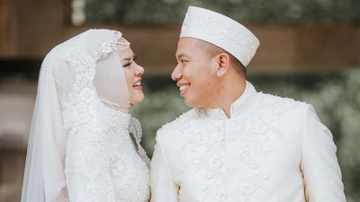 Glamor, Ini Gaya Hijab Angel Lelga dari Prewedding Hingga Resepsi Pernikahan