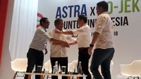 Astra tertarik untuk berinvestasi di perusahaan besutan Nadiem Makariem itu lantaran dinilai memiliki masa depan yang baik. Apalagi Go-Jek sempat masuk dalam daftar 56 perusahaan yang memberikan perubahan besar di dunia.