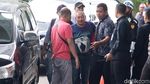 Bersandal Jepit, Penyuap Marianus Sae Digelandang ke KPK