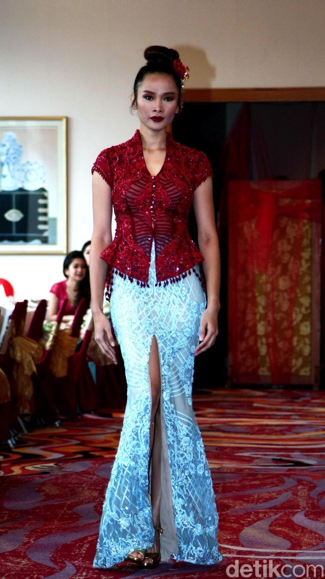 Fashion show Trilogy of Chinese Story’ karya tiga desainer Indonesia yakni Anaz, Yudhistira dan Yosep Sinudarsono yang memamerkan koleksi cheongsam di Pearl Chinese Restaurant,  JW Marriott Hotel Jakarta. Kamis [8/2/2018]. Foto: Mohamamd Abduh/Wolipop. Foto: Mohammad Abduh/Wolipop