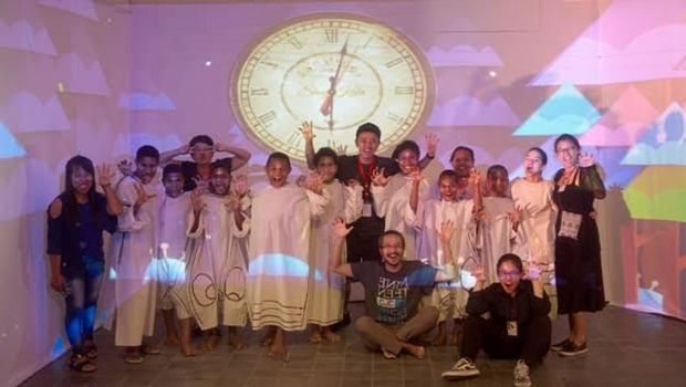 Papermoon Puppet Theatre Sukses Pentaskan 'Dunia Putih Siwa & Malini' di Bali