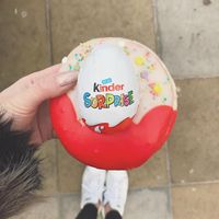 Wah! Kalau Beli Donat di Gerai Ini Dapat Hadiah Telur Kinder Joy