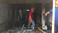 Lokasi kebakaran berada di Jl Kayu Manis RT 04/RW 03, Balekambang, Kramat Jati, Jaktim. Kini api telah padam dan sedang dilakukan pendinginan di lokasi. (Foto: Ibnu Hariyanto/detikcom)