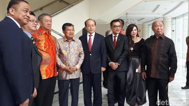 Wapres JK Terima Penghargaan dari World China Economic Summit