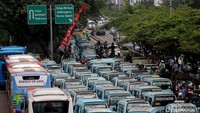 Demo tersebut membuat arus lalu lintas mengalami kemacetan sepanjang 4 km.