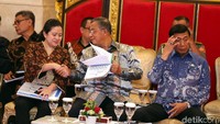 Mengenai ekspor, Jokowi menyebutkan kontribusinya yang sebesar 20,37% dari PDB perlu ditingkatkan lagi dengan langkah-langkah terobosan, misalnya membedah hambatan-hambatan yang selama ini dialami para eksportir dalam negeri.