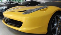 Mobil tersebut menggendong mesin 4.500 cc V8.