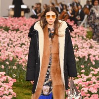 Koleksi terbaru Tory Buch ini dipamerkan di New York Fashion Week 2018, Bridge Market, New York City, Jumat (9/2/2018). (Photo by Slaven Vlasic / Getty Images)