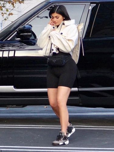 Penampilan Perdana Kylie Jenner Setelah Melahirkan 10 Hari Lalu