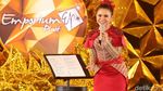 Merah Merona Rossa di Atas Panggung