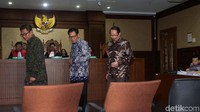 Namun Taufik dan Agun pernah menegaskan tidak menerima aliran uang apa pun terkait proyek e-KTP. Sedangkan Novanto, dalam persidangan sebelumnya, sempat mengaku mendapatkan informasi adanya aliran uang dari terdakwa kasus korupsi proyek e-KTP lainnya, Andi Agustinus alias Andi Narogong, ke Komisi II DPR.