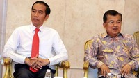 Tak sendiri, Jokowi juga didampingi Wakil Presiden Jusuf Kalla.