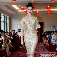 Fashion show Trilogy of Chinese Story’ karya tiga desainer Indonesia yakni Anaz, Yudhistira dan Yosep Sinudarsono yang memamerkan koleksi cheongsam di Pearl Chinese Restaurant,  JW Marriott Hotel Jakarta. Kamis [8/2/2018]. Foto: Mohamamd Abduh/Wolipop. Foto: Mohammad Abduh/Wolipop