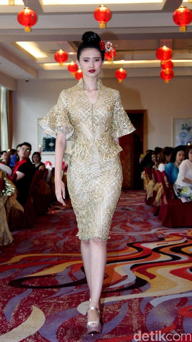 Fashion show Trilogy of Chinese Story’ karya tiga desainer Indonesia yakni Anaz, Yudhistira dan Yosep Sinudarsono yang memamerkan koleksi cheongsam di Pearl Chinese Restaurant,  JW Marriott Hotel Jakarta. Kamis [8/2/2018]. Foto: Mohamamd Abduh/Wolipop. Foto: Mohammad Abduh/Wolipop