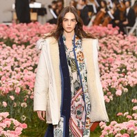 Koleksi terbaru Tory Buch ini dipamerkan di New York Fashion Week 2018, Bridge Market, New York City, Jumat (9/2/2018). (Photo by Slaven Vlasic / Getty Images)