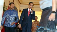 Ia didampingi Menko Polhukam Wiranto.