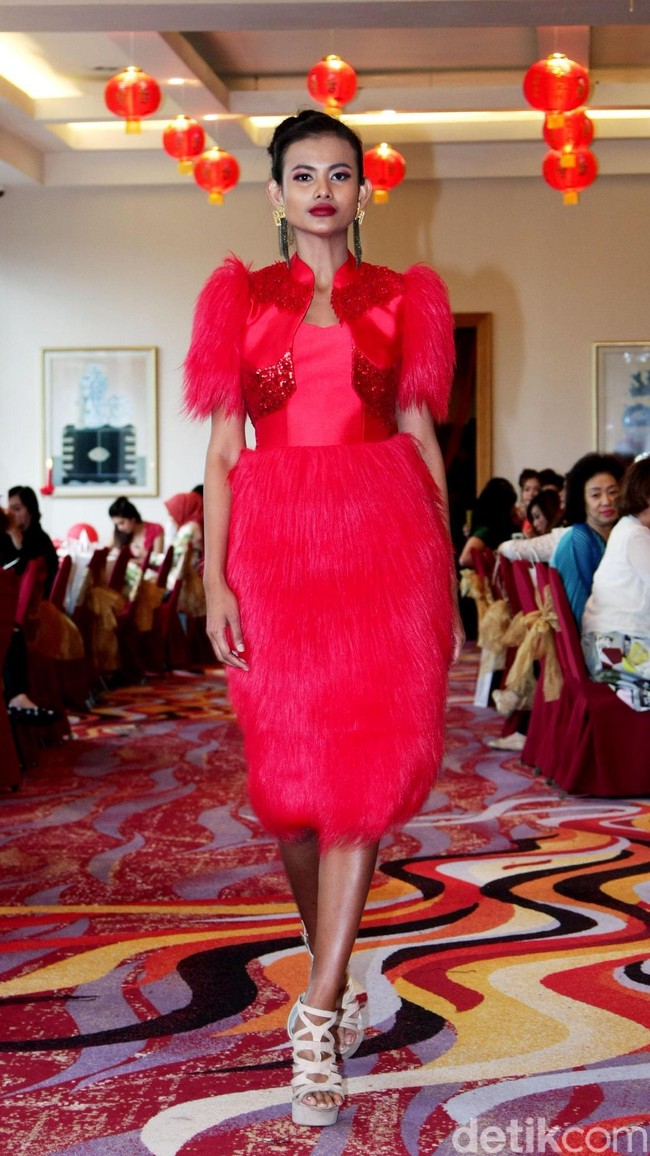 Fashion show Trilogy of Chinese Story’ karya tiga desainer Indonesia yakni Anaz, Yudhistira dan Yosep Sinudarsono yang memamerkan koleksi cheongsam di Pearl Chinese Restaurant,  JW Marriott Hotel Jakarta. Kamis [8/2/2018]. Foto: Mohamamd Abduh/Wolipop. Foto: Mohammad Abduh/Wolipop