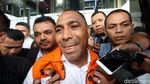 Bupati Ngada Marianus Sae Langsung Diberi Rompi Oranye