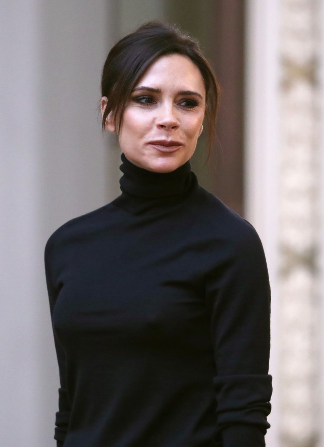 Fashion show Victoria Beckham berlangsung di distrik elite, Upper East Side, New York City, AS, Minggu (11/2/2018), sekaligus bertepatan 10 tahun debutnya di ajang tersebut. (Foto: JP Yim/Getty Images)
