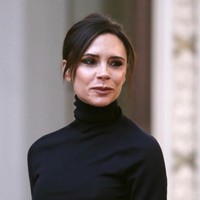Fashion show Victoria Beckham berlangsung di distrik elite, Upper East Side, New York City, AS, Minggu (11/2/2018), sekaligus bertepatan 10 tahun debutnya di ajang tersebut. (Foto: JP Yim/Getty Images)