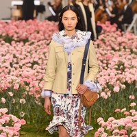 Koleksi terbaru Tory Buch ini dipamerkan di New York Fashion Week 2018, Bridge Market, New York City, Jumat (9/2/2018). (Photo by Slaven Vlasic / Getty Images)