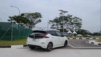Hanya saja begitu pintunya ditutup, baru terasa senyapnya kabin di dalam mobil.  Foto: Dina Rayanti