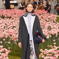 Koleksi terbaru Tory Buch ini dipamerkan di New York Fashion Week 2018, Bridge Market, New York City, Jumat (9/2/2018). (Photo by Slaven Vlasic / Getty Images)