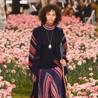 Koleksi terbaru Tory Buch ini dipamerkan di New York Fashion Week 2018, Bridge Market, New York City, Jumat (9/2/2018). (Photo by Slaven Vlasic / Getty Images)