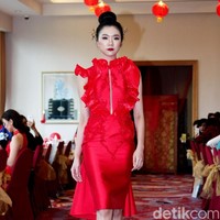 Fashion show Trilogy of Chinese Story’ karya tiga desainer Indonesia yakni Anaz, Yudhistira dan Yosep Sinudarsono yang memamerkan koleksi cheongsam di Pearl Chinese Restaurant,  JW Marriott Hotel Jakarta. Kamis [8/2/2018]. Foto: Mohamamd Abduh/Wolipop. Foto: Mohammad Abduh/Wolipop