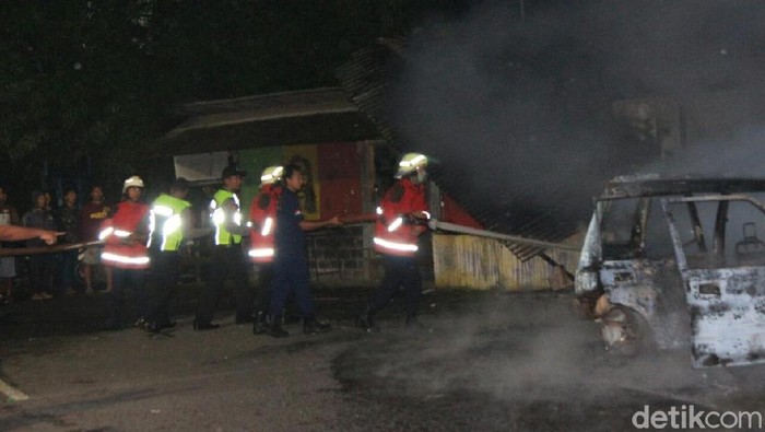 Korsleting, Mobil Muat Premium Ludes Terbakar