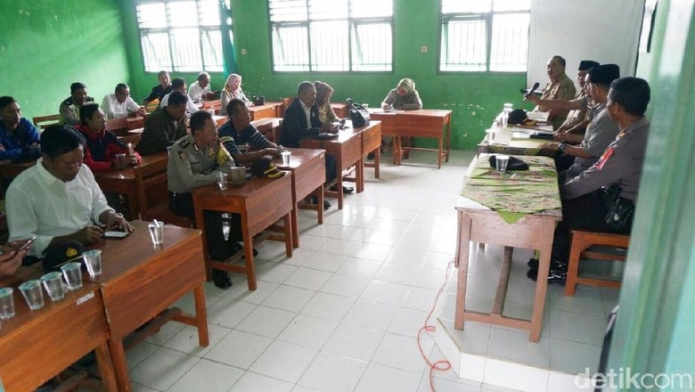 Plt Bupati Jombang Minta Polisi Usut Tuntas Guru Cabuli 25 Siswi Plt Bupati Jombang Minta Polisi Usut Tuntas Guru Cabuli 25 Siswi