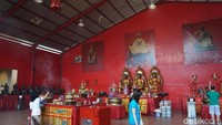 Di sini, ada dua tempat ibadah yakni kelenteng dan vihara. Lokasinya, sama-sama di satu wilayah (Shinta/detikTravel)
