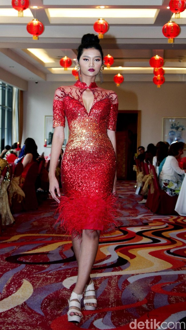 Fashion show Trilogy of Chinese Story’ karya tiga desainer Indonesia yakni Anaz, Yudhistira dan Yosep Sinudarsono yang memamerkan koleksi cheongsam di Pearl Chinese Restaurant,  JW Marriott Hotel Jakarta. Kamis [8/2/2018]. Foto: Mohamamd Abduh/Wolipop. Foto: Mohammad Abduh/Wolipop