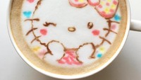 Semua suka Hello Kitty! Apalagi yang ini ada sedang tersenyum manja.Foto: Instagram Nowtoo Sugi