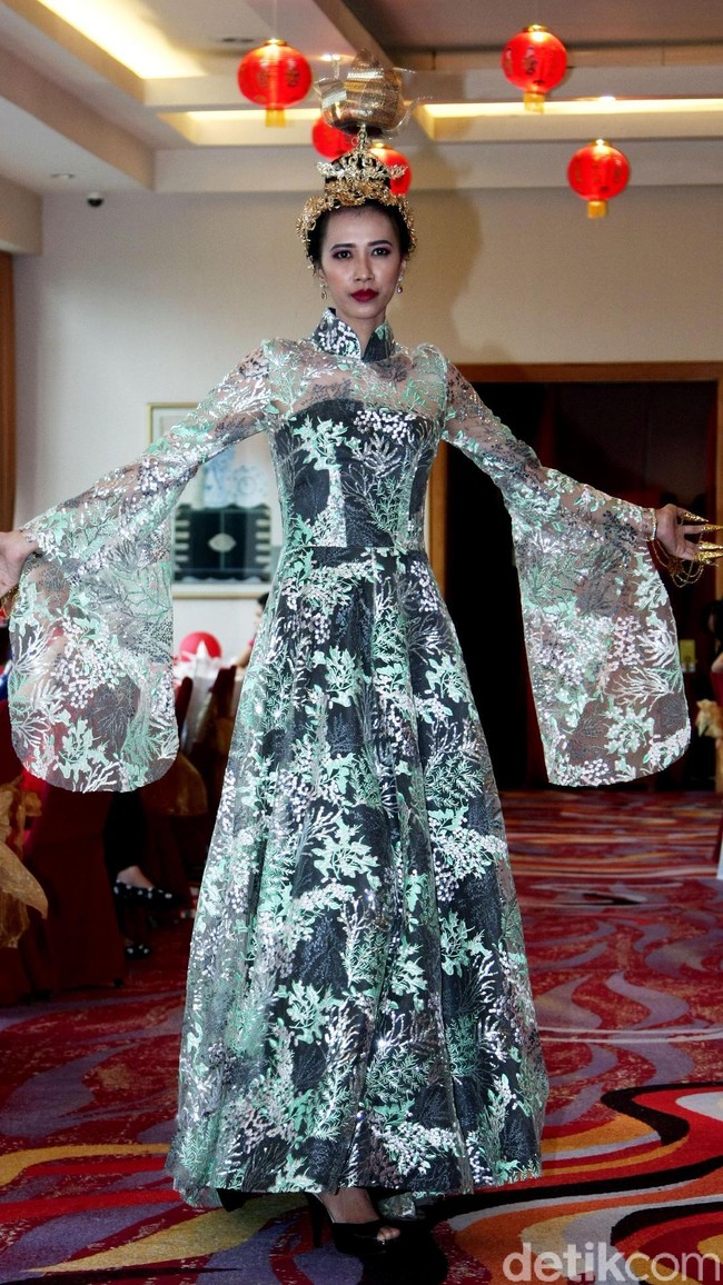 Fashion show Trilogy of Chinese Story’ karya tiga desainer Indonesia yakni Anaz, Yudhistira dan Yosep Sinudarsono yang memamerkan koleksi cheongsam di Pearl Chinese Restaurant,  JW Marriott Hotel Jakarta. Kamis [8/2/2018]. Foto: Mohamamd Abduh/Wolipop. Foto: Mohammad Abduh/Wolipop